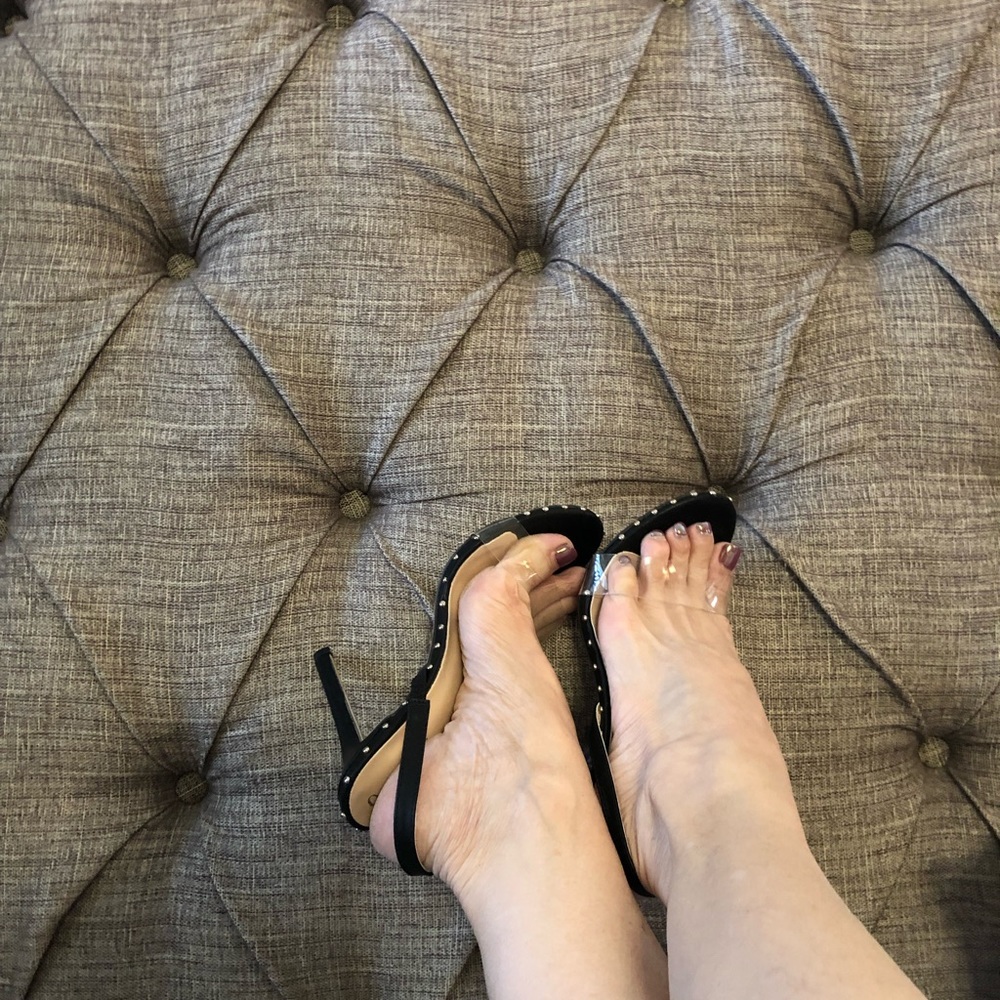 Pair sling back high heels with clear strap size 7